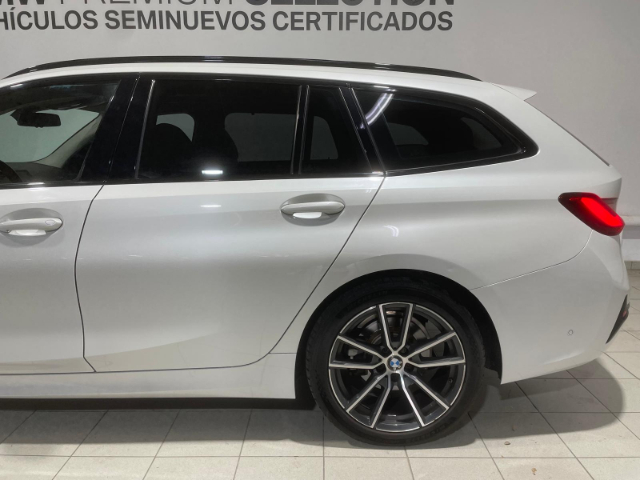 BMW Serie 3 320d Touring color Blanco. Año 2020. 140KW(190CV). Diésel. En concesionario Hispamovil, Torrevieja de Alicante