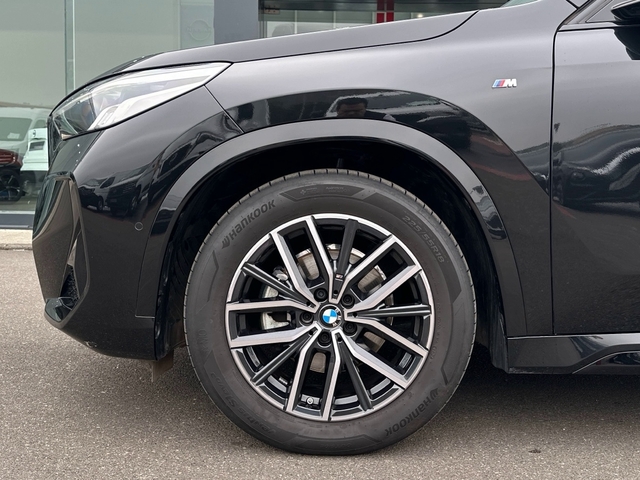 BMW X1 sDrive18d color Negro. Año 2024. 110KW(150CV). Diésel. En concesionario Triocar Gijón (Bmw y Mini) de Asturias