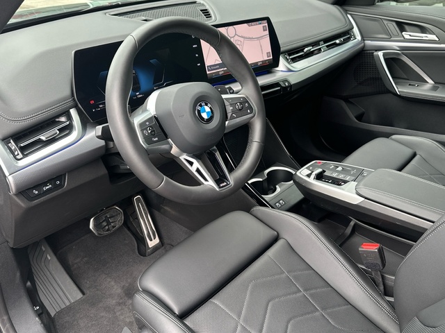 BMW X1 sDrive18d color Negro. Año 2024. 110KW(150CV). Diésel. En concesionario Triocar Gijón (Bmw y Mini) de Asturias