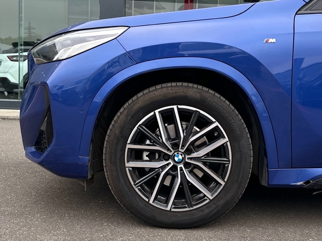 BMW X1 sDrive18d color Azul. Año 2024. 110KW(150CV). Diésel. En concesionario Triocar Gijón (Bmw y Mini) de Asturias