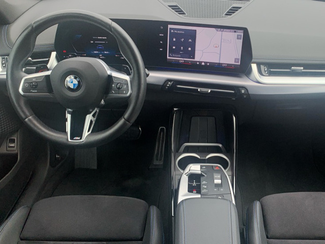 BMW X1 sDrive18d color Azul. Año 2024. 110KW(150CV). Diésel. En concesionario Celtamotor Pontevedra de Pontevedra