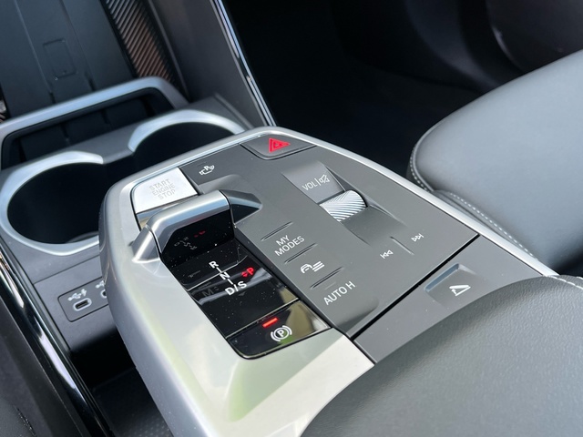 BMW X1 sDrive18d color Gris Plata. Año 2024. 110KW(150CV). Diésel. En concesionario Celtamotor Vigo de Pontevedra