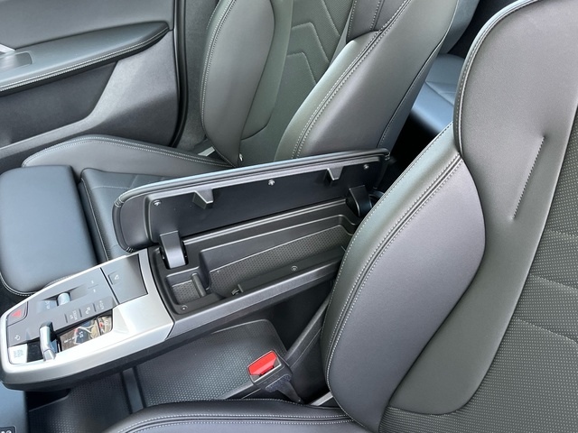 BMW X1 sDrive18d color Gris Plata. Año 2024. 110KW(150CV). Diésel. En concesionario Celtamotor Vigo de Pontevedra