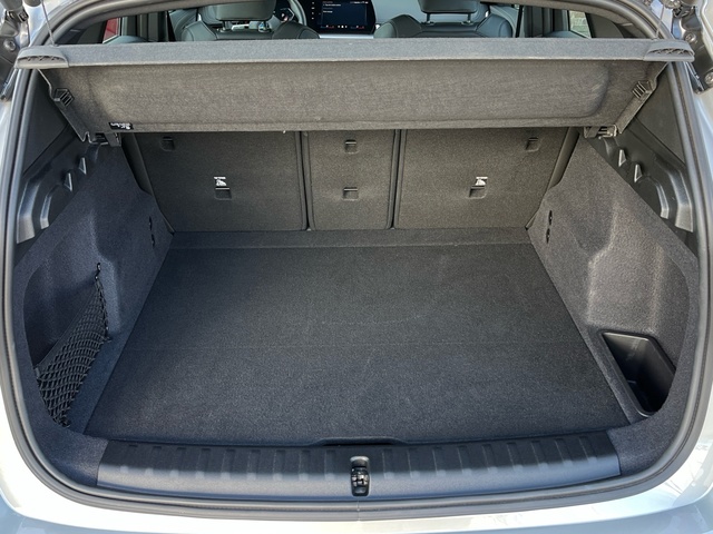 BMW X1 sDrive18d color Gris Plata. Año 2024. 110KW(150CV). Diésel. En concesionario Celtamotor Vigo de Pontevedra