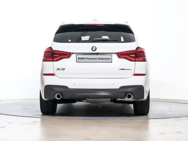 BMW X3 xDrive20d color Blanco. Año 2021. 140KW(190CV). Diésel. En concesionario Oliva Motor Tarragona de Tarragona
