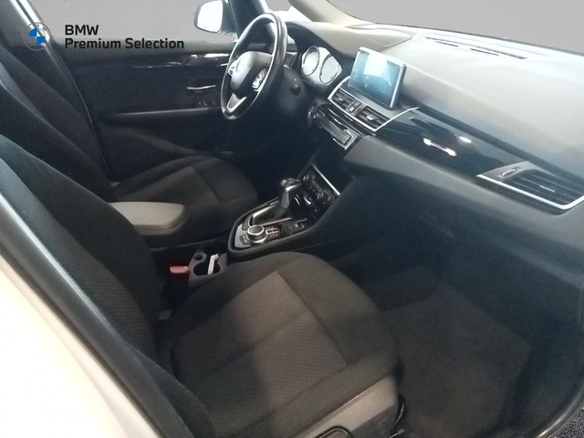 BMW Serie 2 225xe iPerformance Active Tourer color Blanco. Año 2020. 165KW(224CV). Híbrido Electro/Gasolina. En concesionario Mandel Motor Badajoz de Badajoz