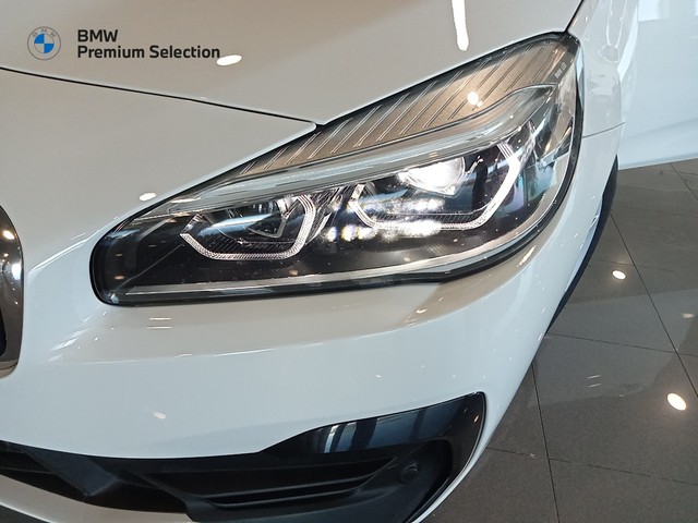 BMW Serie 2 225xe iPerformance Active Tourer color Blanco. Año 2020. 165KW(224CV). Híbrido Electro/Gasolina. En concesionario Mandel Motor Badajoz de Badajoz