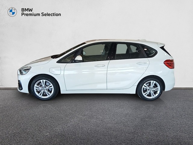 BMW Serie 2 225xe iPerformance Active Tourer color Blanco. Año 2020. 165KW(224CV). Híbrido Electro/Gasolina. En concesionario Mandel Motor Badajoz de Badajoz