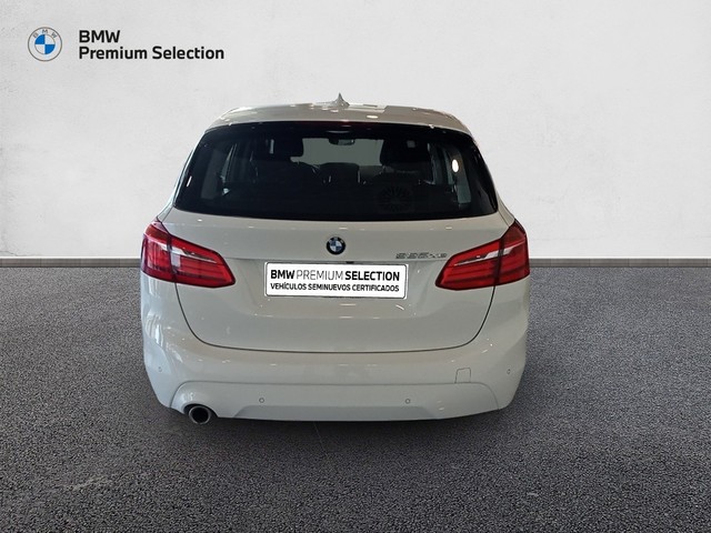 BMW Serie 2 225xe iPerformance Active Tourer color Blanco. Año 2020. 165KW(224CV). Híbrido Electro/Gasolina. En concesionario Mandel Motor Badajoz de Badajoz