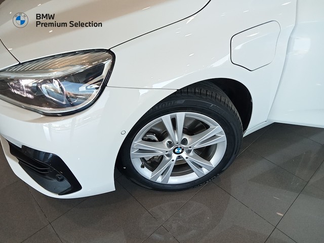 BMW Serie 2 225xe iPerformance Active Tourer color Blanco. Año 2020. 165KW(224CV). Híbrido Electro/Gasolina. En concesionario Mandel Motor Badajoz de Badajoz
