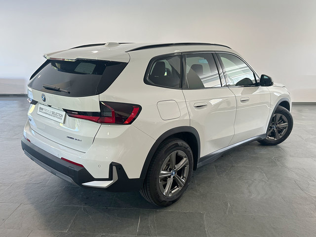 BMW X1 xDrive30e color Blanco. Año 2023. 240KW(326CV). Híbrido Electro/Gasolina. En concesionario Autogal de Ourense