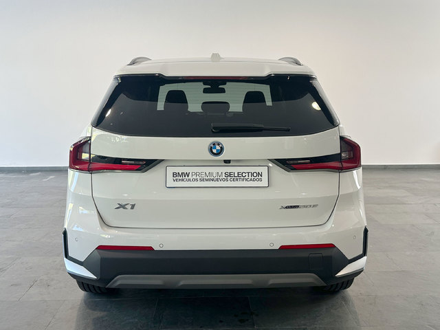 BMW X1 xDrive30e color Blanco. Año 2023. 240KW(326CV). Híbrido Electro/Gasolina. En concesionario Autogal de Ourense