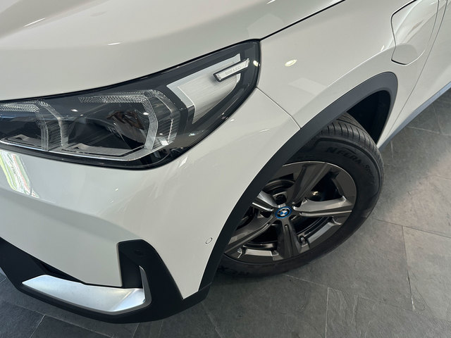 BMW X1 xDrive30e color Blanco. Año 2023. 240KW(326CV). Híbrido Electro/Gasolina. En concesionario Autogal de Ourense
