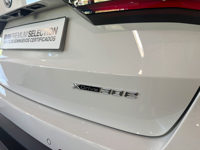 BMW X1 xDrive30e color Blanco. Año 2023. 240KW(326CV). Híbrido Electro/Gasolina. En concesionario Autogal de Ourense
