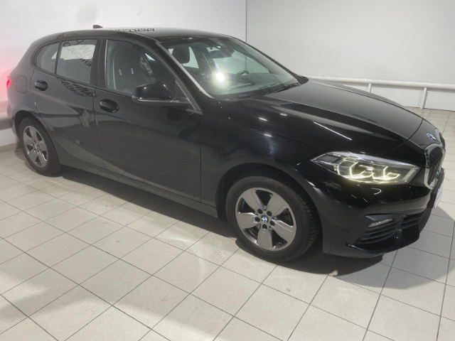 BMW Serie 1 116d color Negro. Año 2023. 85KW(116CV). Diésel. En concesionario Hispamovil Elche de Alicante