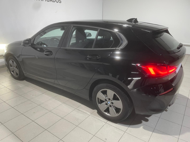 BMW Serie 1 116d color Negro. Año 2023. 85KW(116CV). Diésel. En concesionario Hispamovil Elche de Alicante