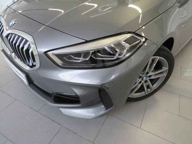 BMW Serie 1 118d color Gris. Año 2023. 110KW(150CV). Diésel. En concesionario Lugauto S.A. de Lugo
