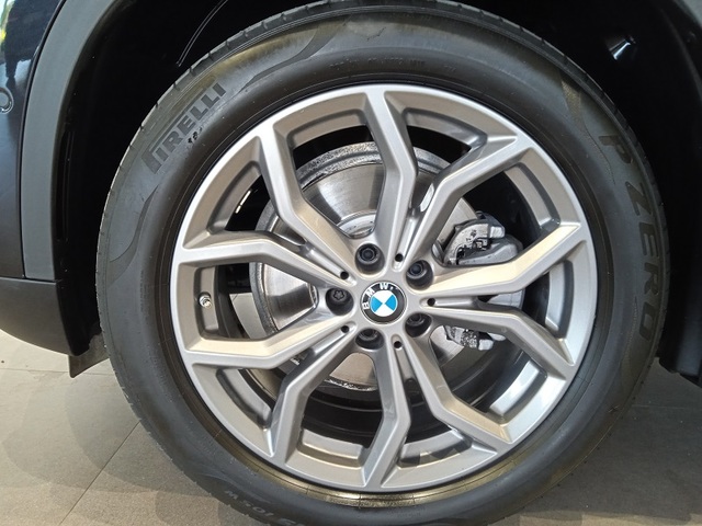 BMW X3 xDrive20d color Negro. Año 2021. 140KW(190CV). Diésel. En concesionario ALBAMOCION CIUDAD REAL  de Ciudad Real