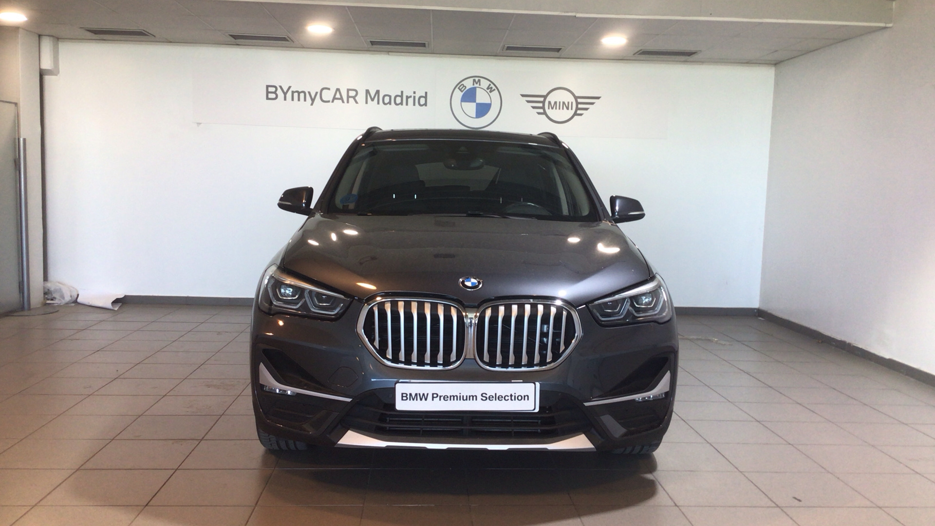 BMW X1 xDrive25e color Gris. Año 2021. 162KW(220CV). Híbrido Electro/Gasolina. En concesionario BYmyCAR Madrid - Alcalá de Madrid
