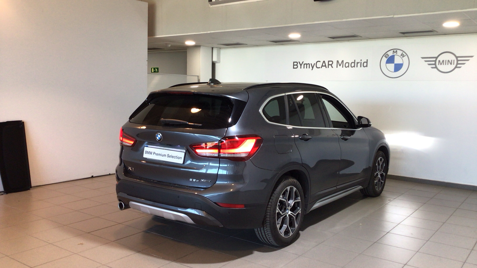 BMW X1 xDrive25e color Gris. Año 2021. 162KW(220CV). Híbrido Electro/Gasolina. En concesionario BYmyCAR Madrid - Alcalá de Madrid