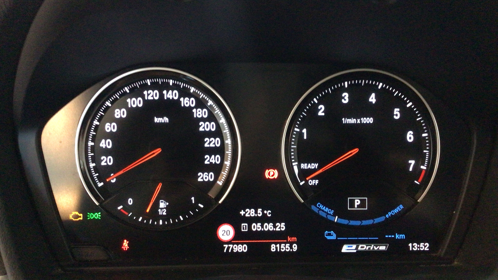 BMW X1 xDrive25e color Gris. Año 2021. 162KW(220CV). Híbrido Electro/Gasolina. En concesionario BYmyCAR Madrid - Alcalá de Madrid
