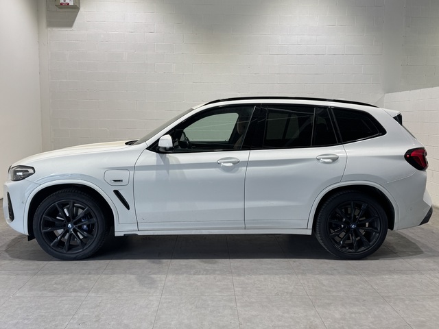 BMW X3 xDrive30e color Blanco. Año 2022. 215KW(292CV). Híbrido Electro/Gasolina. En concesionario Motor Munich - Terrassa - VO de Barcelona