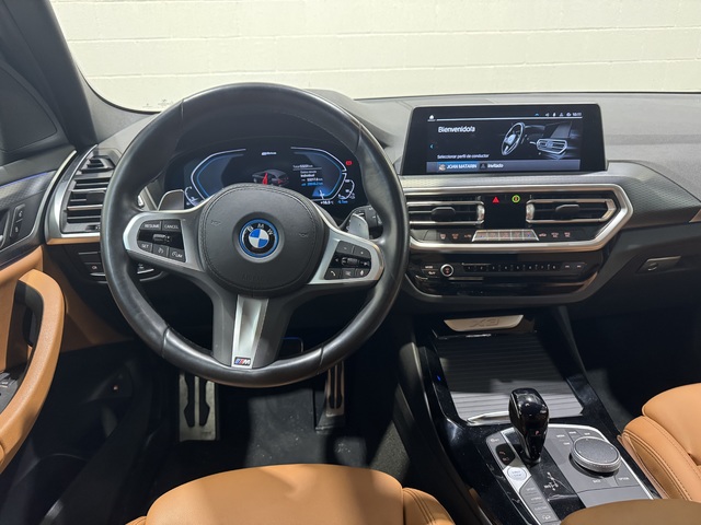BMW X3 xDrive30e color Blanco. Año 2022. 215KW(292CV). Híbrido Electro/Gasolina. En concesionario Motor Munich - Terrassa - VO de Barcelona