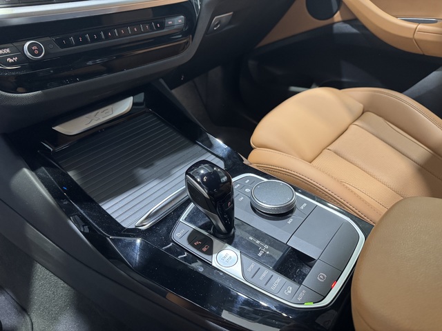 BMW X3 xDrive30e color Blanco. Año 2022. 215KW(292CV). Híbrido Electro/Gasolina. En concesionario Motor Munich - Terrassa - VO de Barcelona