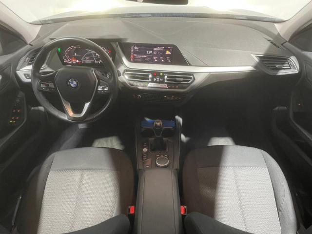 BMW Serie 1 116d color Negro. Año 2023. 85KW(116CV). Diésel. En concesionario Hispamovil, Orihuela de Alicante