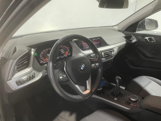 BMW Serie 1 116d color Negro. Año 2023. 85KW(116CV). Diésel. En concesionario Hispamovil, Orihuela de Alicante