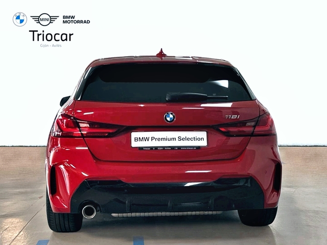 BMW Serie 1 118i color Rojo. Año 2021. 103KW(140CV). Gasolina. En concesionario Triocar Gijón (Bmw y Mini) de Asturias