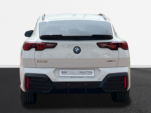 BMW iX2 xDrive30 color Blanco. Año 2025. 230KW(313CV). Eléctrico. En concesionario Murcia Premium S.L. AV DEL ROCIO de Murcia