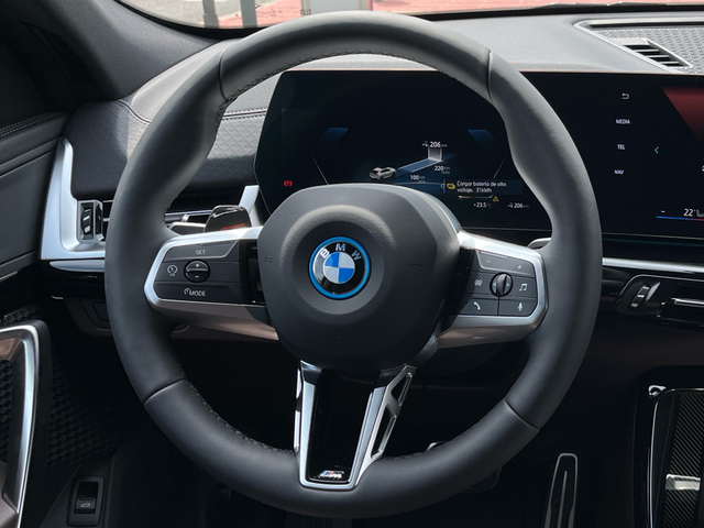 BMW iX2 xDrive30 color Blanco. Año 2025. 230KW(313CV). Eléctrico. En concesionario Murcia Premium S.L. AV DEL ROCIO de Murcia