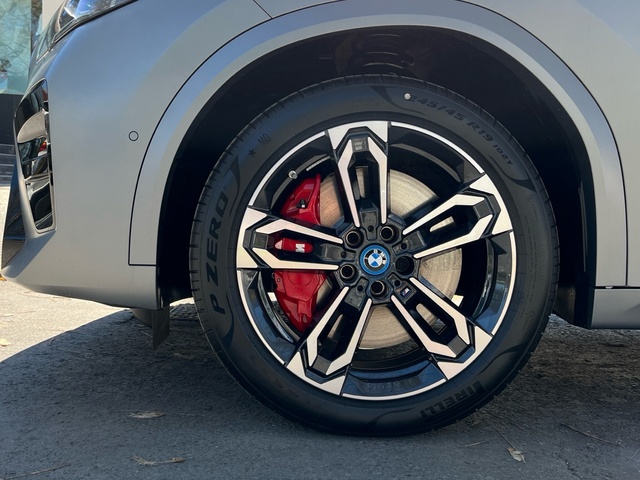 BMW iX2 xDrive30 color Gris. Año 2025. 230KW(313CV). Eléctrico. En concesionario Murcia Premium S.L. AV DEL ROCIO de Murcia