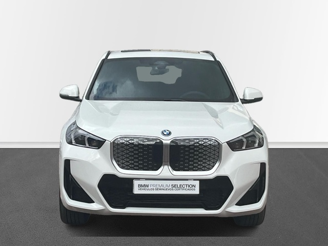 BMW iX1 xDrive30 color Blanco. Año 2025. 230KW(313CV). Eléctrico. En concesionario Murcia Premium S.L. AV DEL ROCIO de Murcia