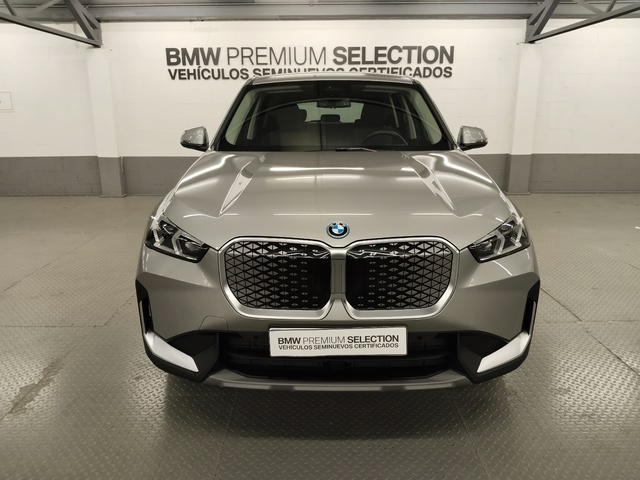 BMW iX1 eDrive20 color Gris Plata. Año 2025. 150KW(204CV). Eléctrico. En concesionario Autoberón de La Rioja