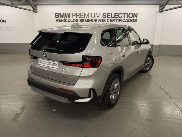 BMW iX1 eDrive20 color Gris Plata. Año 2025. 150KW(204CV). Eléctrico. En concesionario Autoberón de La Rioja