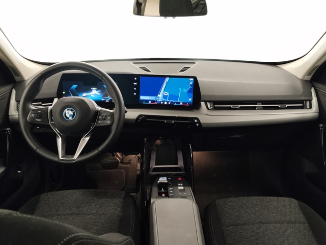 BMW iX1 eDrive20 color Gris Plata. Año 2025. 150KW(204CV). Eléctrico. En concesionario Autoberón de La Rioja