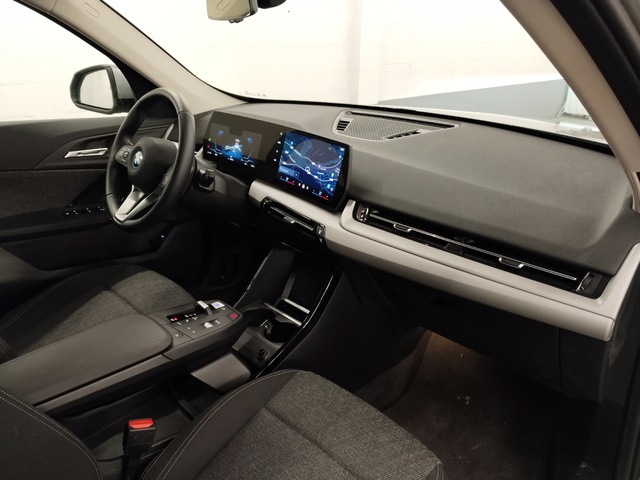 BMW iX1 eDrive20 color Gris Plata. Año 2025. 150KW(204CV). Eléctrico. En concesionario Autoberón de La Rioja