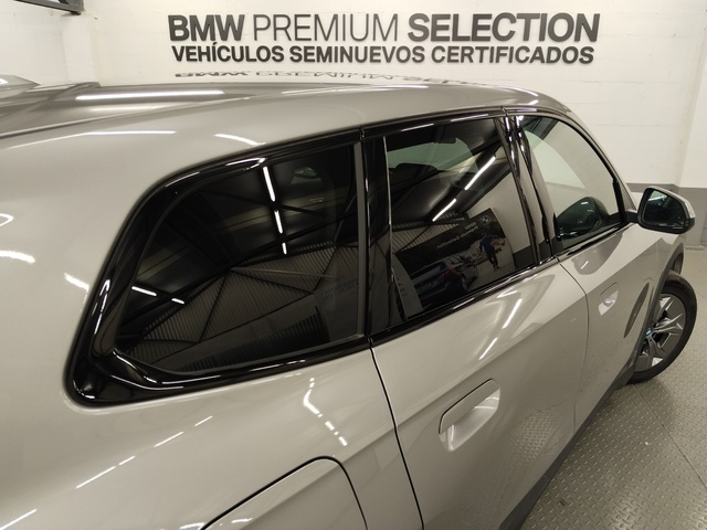 BMW iX1 eDrive20 color Gris Plata. Año 2025. 150KW(204CV). Eléctrico. En concesionario Autoberón de La Rioja