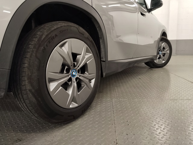 BMW iX1 eDrive20 color Gris Plata. Año 2025. 150KW(204CV). Eléctrico. En concesionario Autoberón de La Rioja