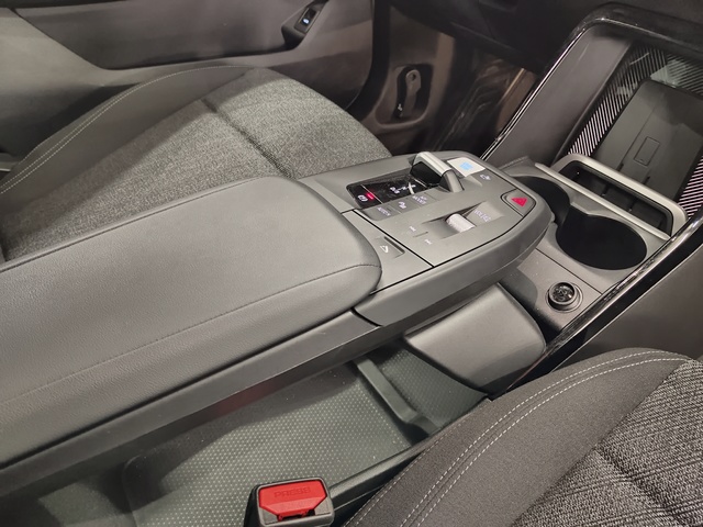 BMW iX1 eDrive20 color Gris Plata. Año 2025. 150KW(204CV). Eléctrico. En concesionario Autoberón de La Rioja