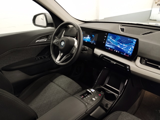 BMW iX1 eDrive20 color Gris Plata. Año 2025. 150KW(204CV). Eléctrico. En concesionario Autoberón de La Rioja