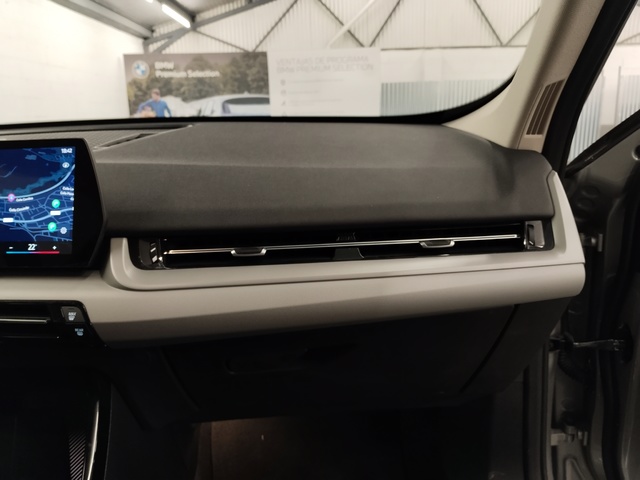 BMW iX1 eDrive20 color Gris Plata. Año 2025. 150KW(204CV). Eléctrico. En concesionario Autoberón de La Rioja