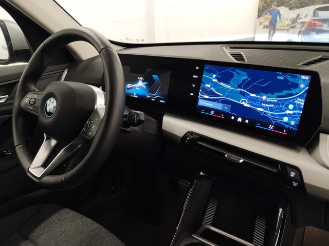 BMW iX1 eDrive20 color Gris Plata. Año 2025. 150KW(204CV). Eléctrico. En concesionario Autoberón de La Rioja