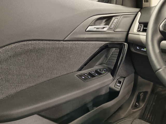 BMW iX1 eDrive20 color Gris Plata. Año 2025. 150KW(204CV). Eléctrico. En concesionario Autoberón de La Rioja