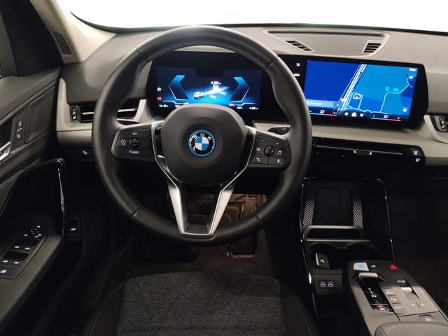 BMW iX1 eDrive20 color Gris Plata. Año 2025. 150KW(204CV). Eléctrico. En concesionario Autoberón de La Rioja