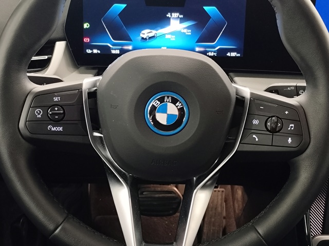 BMW iX1 eDrive20 color Gris Plata. Año 2025. 150KW(204CV). Eléctrico. En concesionario Autoberón de La Rioja