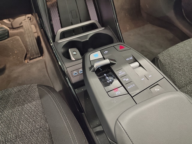 BMW iX1 eDrive20 color Gris Plata. Año 2025. 150KW(204CV). Eléctrico. En concesionario Autoberón de La Rioja