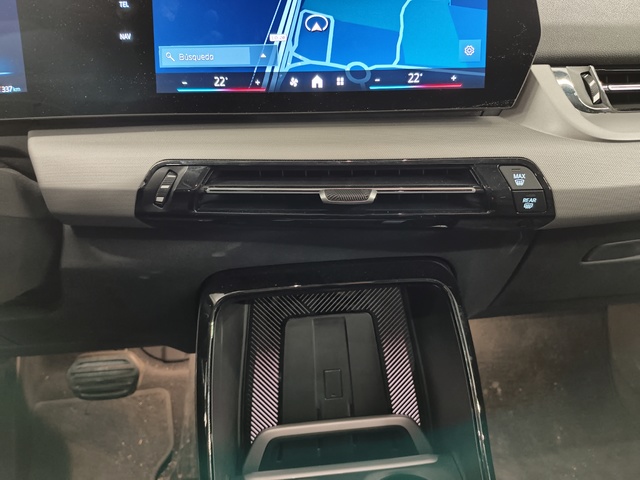 BMW iX1 eDrive20 color Gris Plata. Año 2025. 150KW(204CV). Eléctrico. En concesionario Autoberón de La Rioja